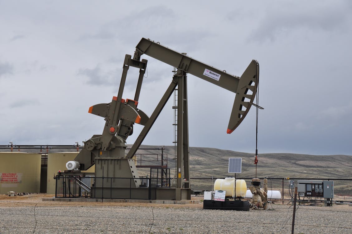 free-photo-of-fossil-fuel-pump-in-usa